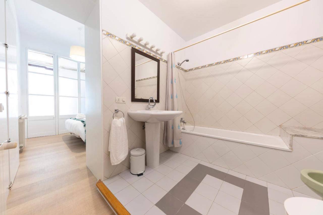 Bravissimo Placa Del Vi, Authentic Historic Appartement *